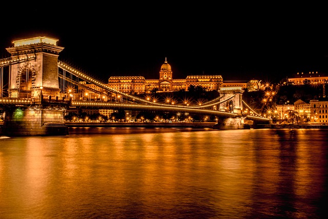 בודפשט היא אחת הערים היפות ביותר באירופה, והיא מציעה מגוון רחב של אטרקציות ומקומות בילוי
