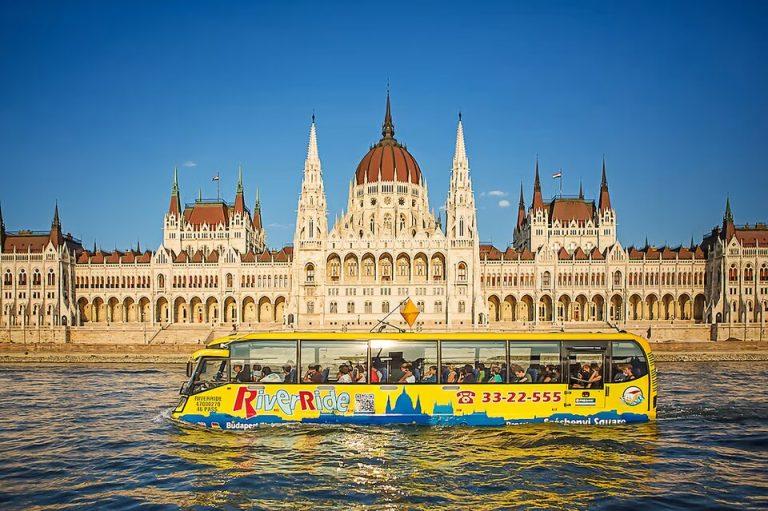 Budapest: Floating Bus Tour by Land and Water