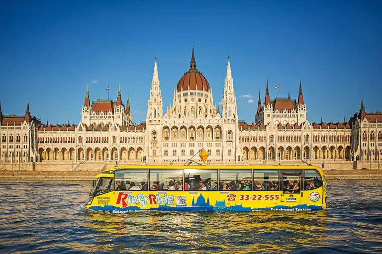 Budapest: Floating Bus Tour by Land and Water