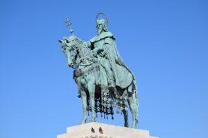 פסל המלך שטפן הקדוש בבודפשט - Statue of St. Stephen