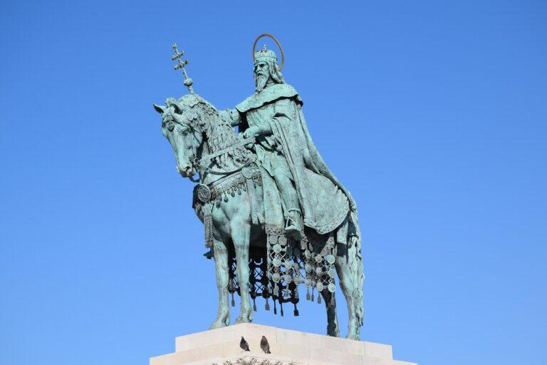 פסל המלך שטפן הקדוש בבודפשט - Statue of St. Stephen